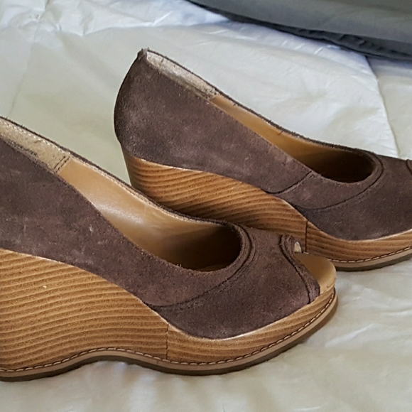 Wedge Heel - Picture 1 of 4